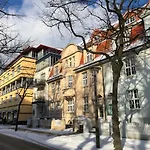 Ankerplatz Warnemuende - Direkte Strandnaehe Mit Leuchtturmblick