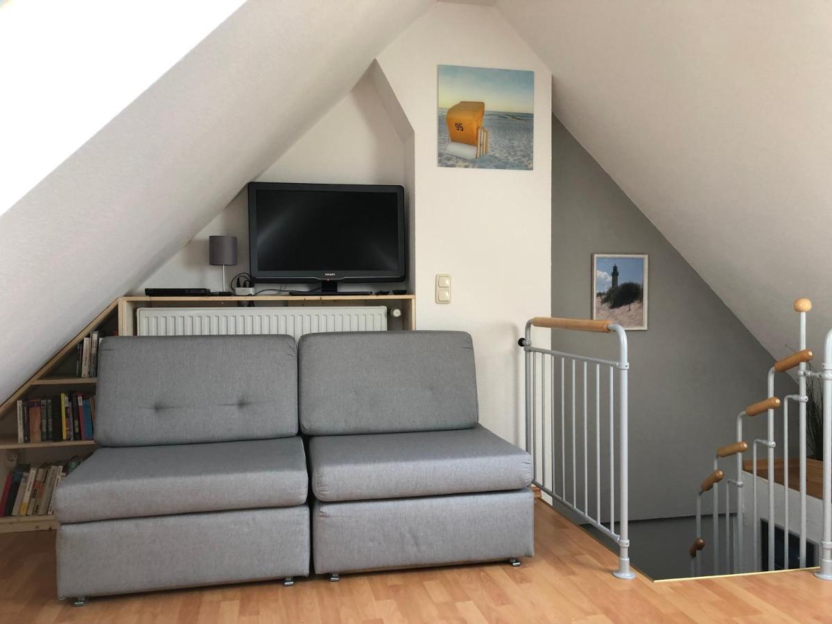 Ankerplatz Warnemuende - Direkte Strandnaehe Mit Leuchtturmblick